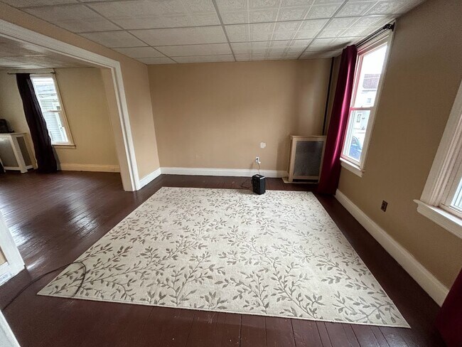 Building Photo - 260 S 6th St