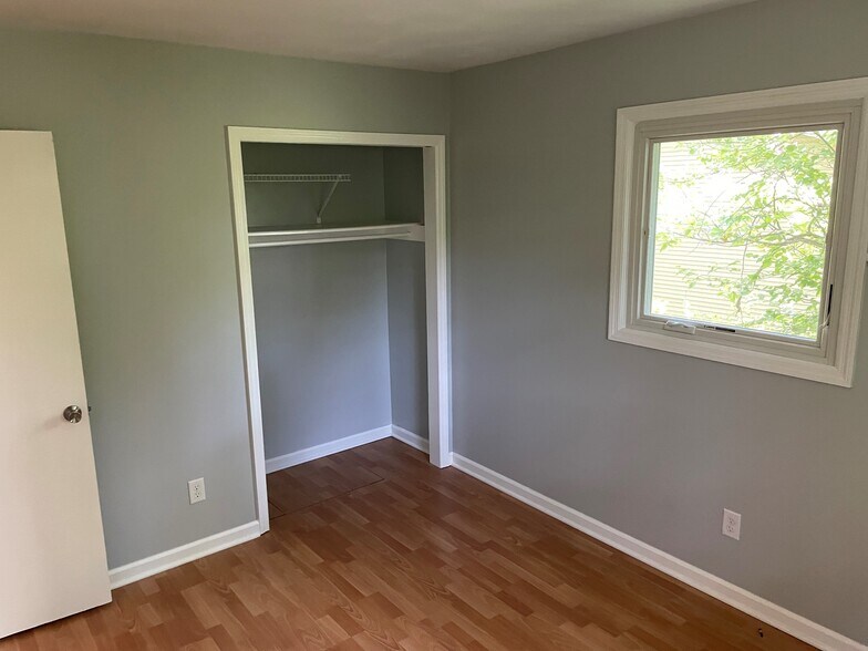 Room1 - 4152 W Curry Ct