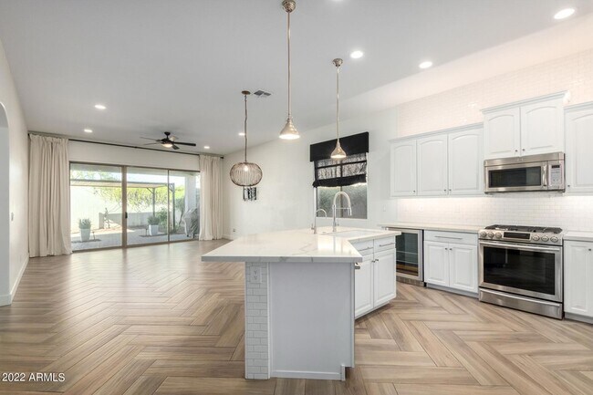 Building Photo - 10440 W Cashman Dr