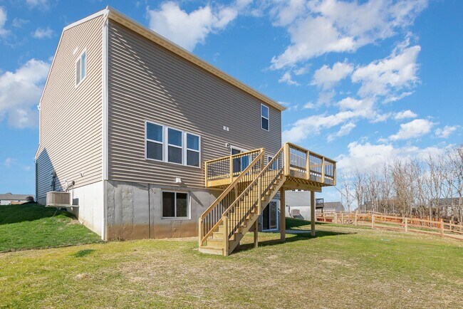 Building Photo - Brand new and fully furnished corporate executive home