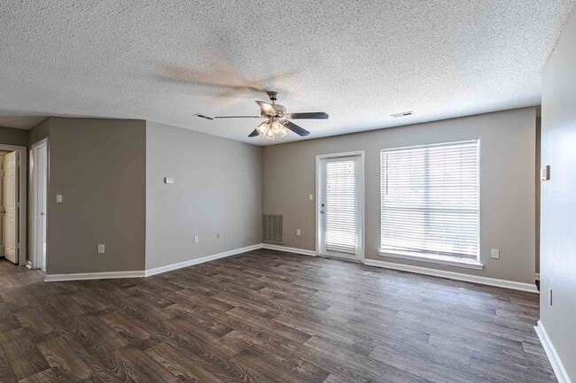 Building Photo - Huntington Chase Apartments