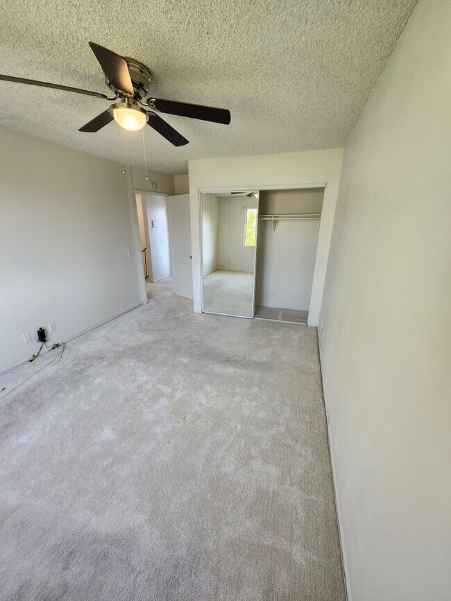 Building Photo - 1441 W Village Ln