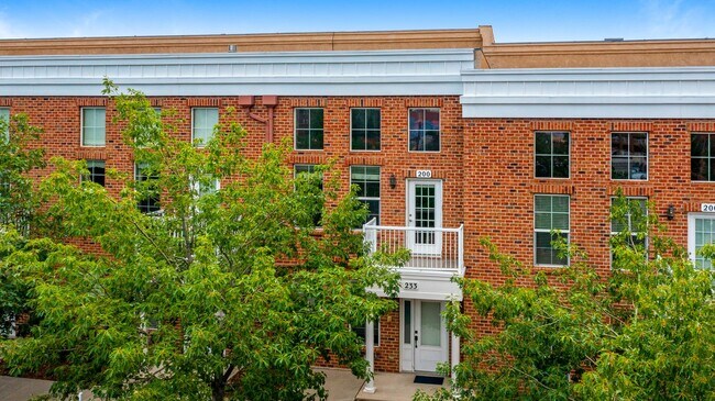 Building Photo - 233 E Fountain Blvd