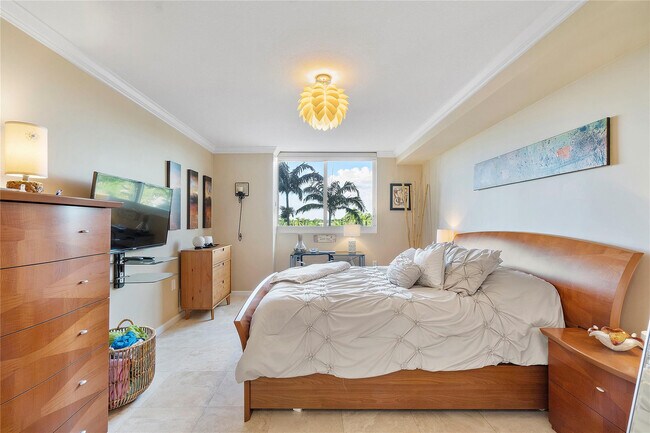 Building Photo - 2011 N Ocean Blvd