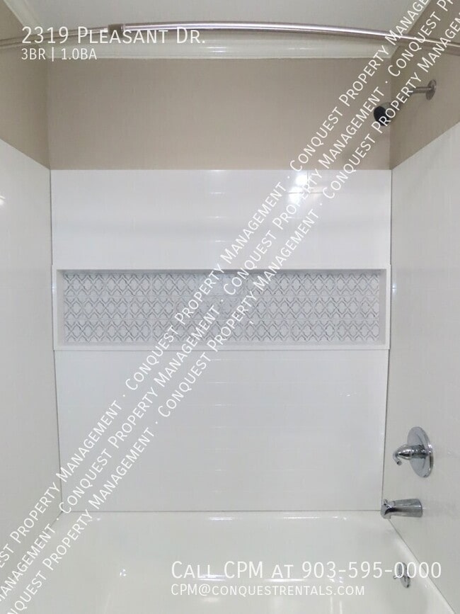 Building Photo - 2319 Pleasant Dr