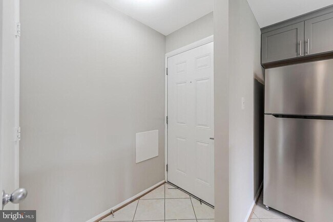 Building Photo - 1719 Ascot Way