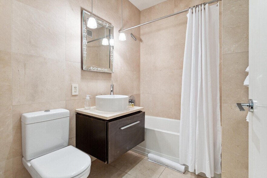 Building Photo - 110 Wall St