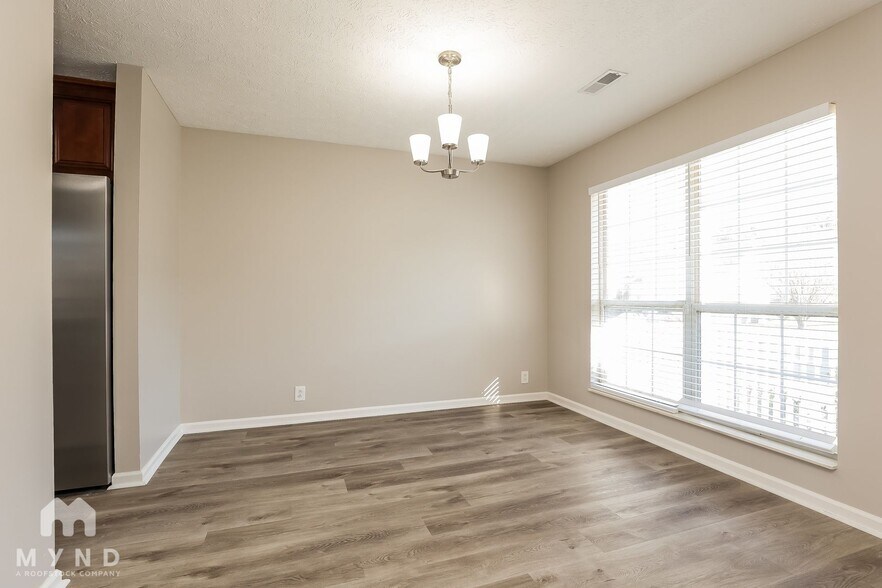 Building Photo - 3100 Creekview Ln