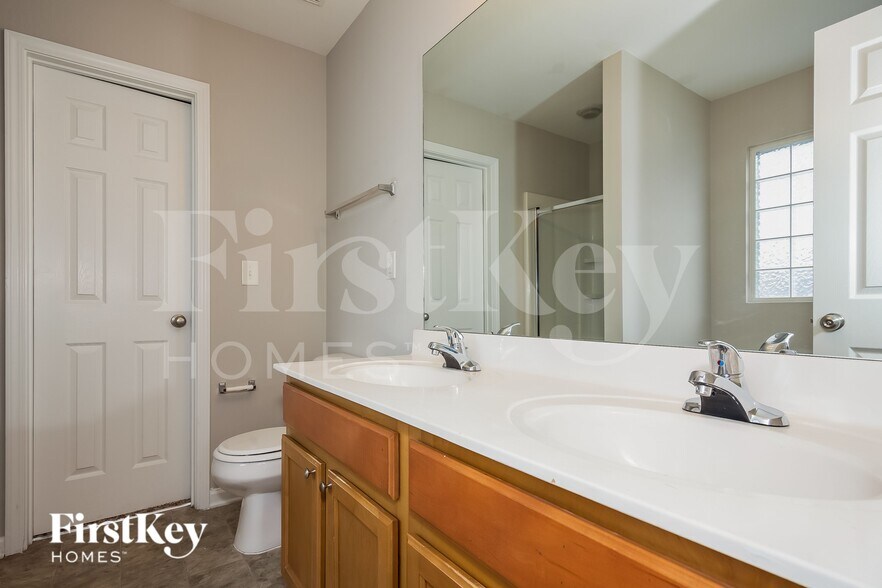 Building Photo - 7301 Hidden Creek Dr