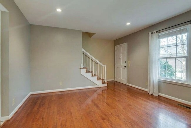 Building Photo - 3000 Hillsboro Pike