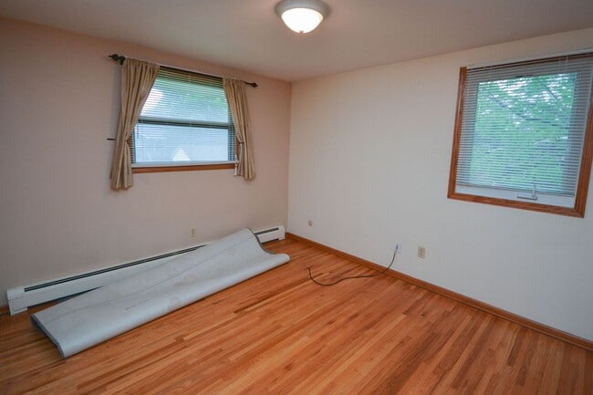 Building Photo - Unique multilevel floorplan with TONS of storage