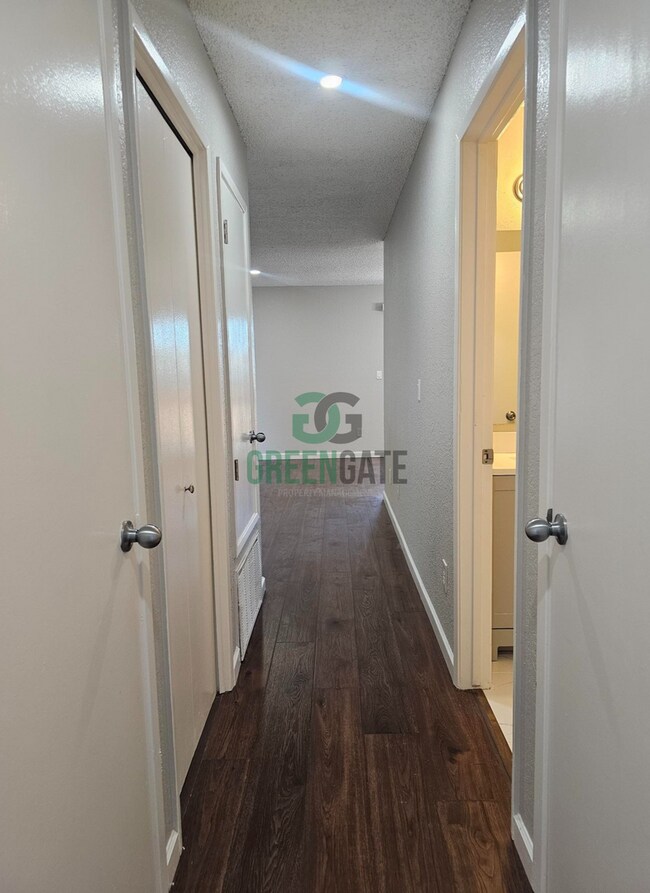 Building Photo - 495 Cherry Ln