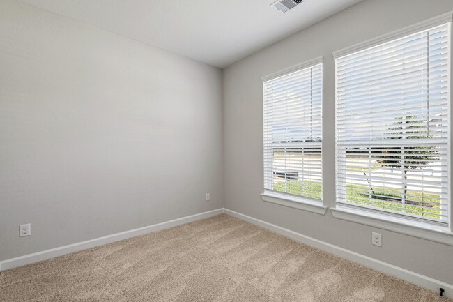Building Photo - 15650 Honey Cv Dr