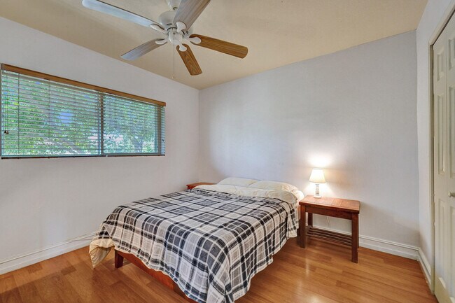 Building Photo - 1423 Holly Heights Dr