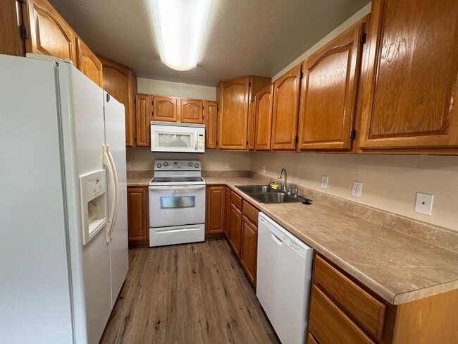 Building Photo - 3 Bedroom, 2 Bathroom House
