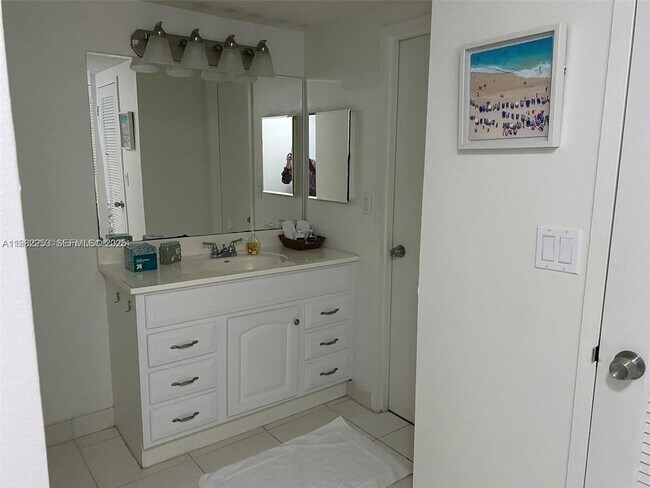 Building Photo - 3725 S Ocean Dr