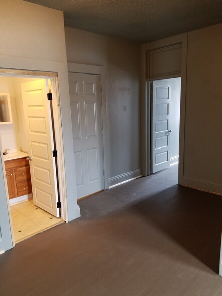 Building Photo - 609 W Cottonwood St