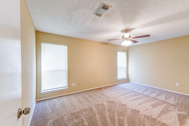 Building Photo - 24206 Landing Way Dr