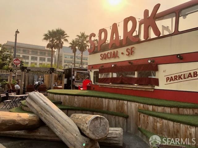 Building Photo - 325 Berry St