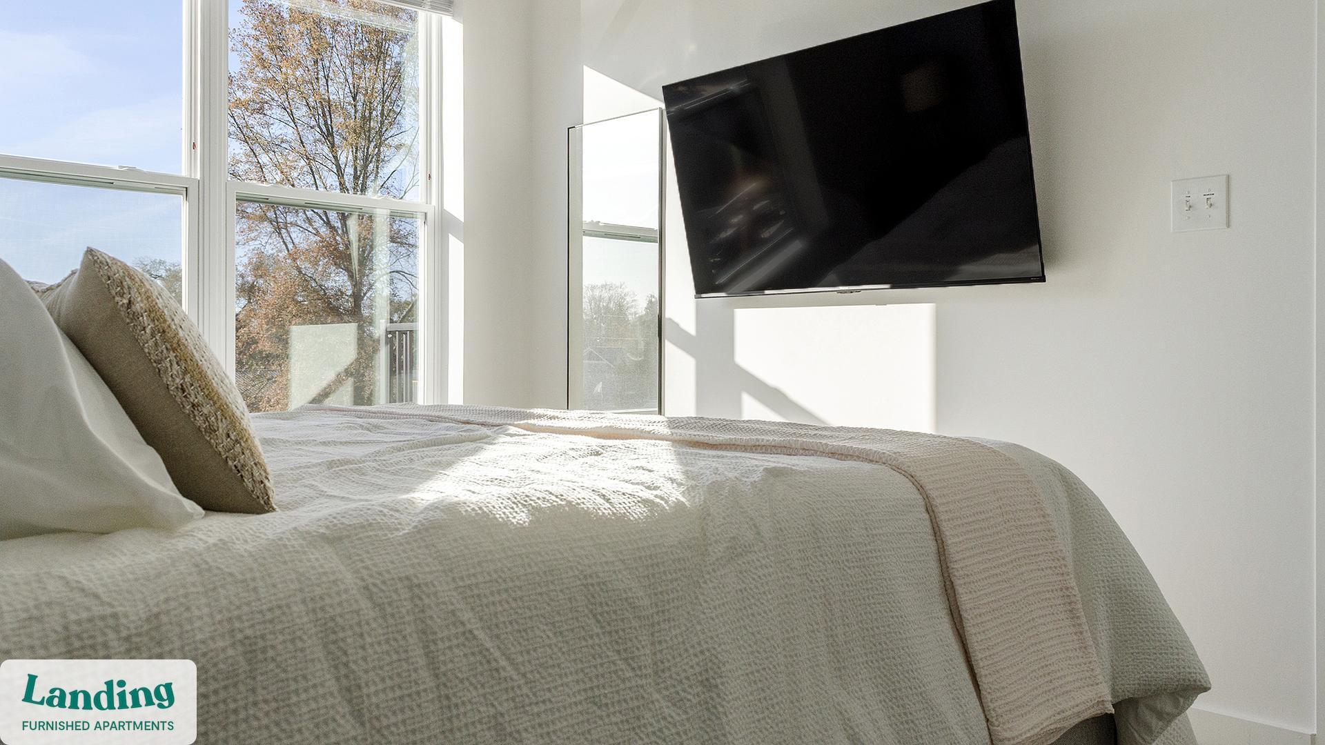 Building Photo - 650 N Main St