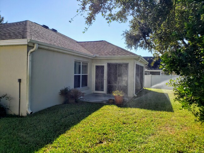 Building Photo - 12109 NE 51st Cir