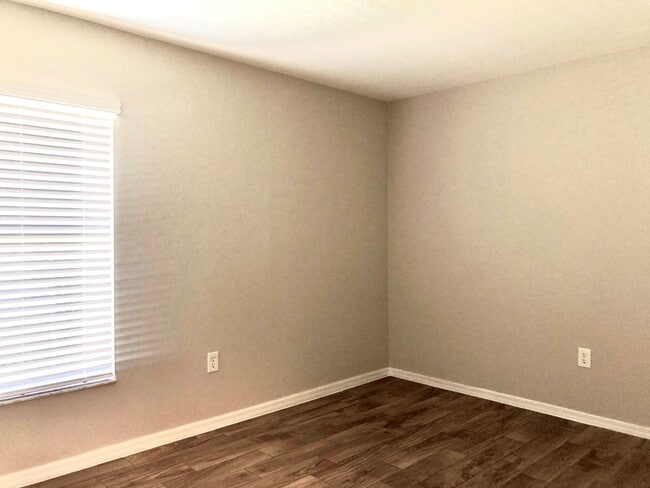 Building Photo - Wonderful 3/2 home in ORLANDO - GOLF COURS...