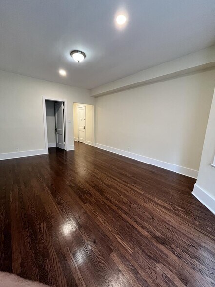 Building Photo - 3555 S King Dr