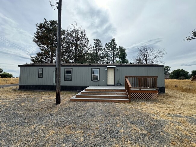 Building Photo - Pet Friendly 2bdrm, 2 bath home in the Cou...