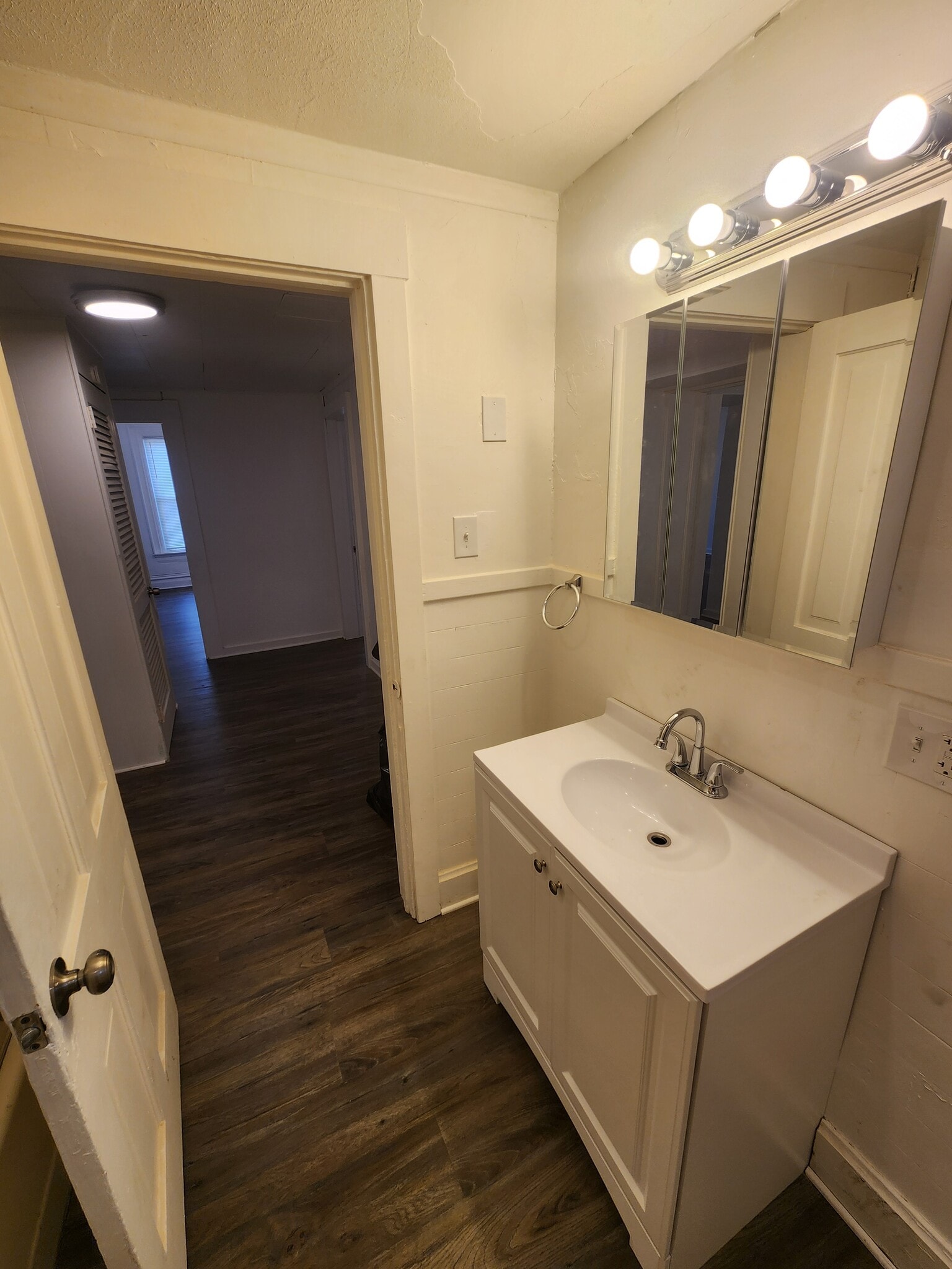 Bathroom (10.5x7.5) - 243 W Brady St