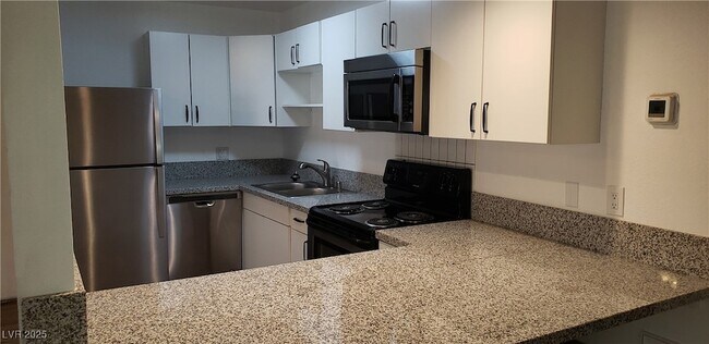 Building Photo - 5136 Golden Ln