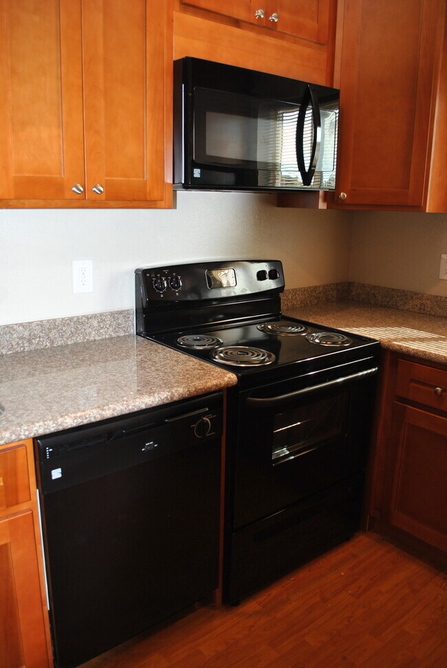 Kitchen - 21385 Locust St