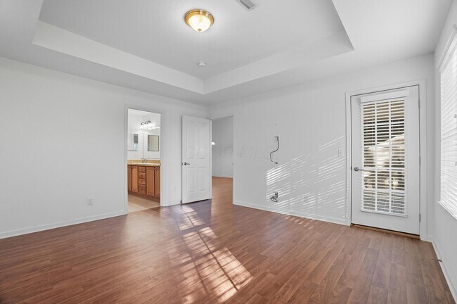 Building Photo - 5468 Nottinghamshire Ln