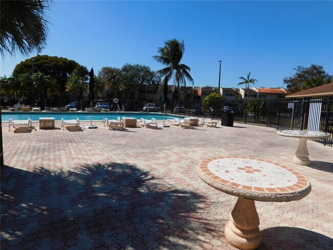 Building Photo - 14211 Kendale Lakes Cir