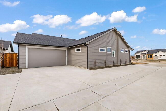 Building Photo - Stunning New Construction by Biltmore | El...