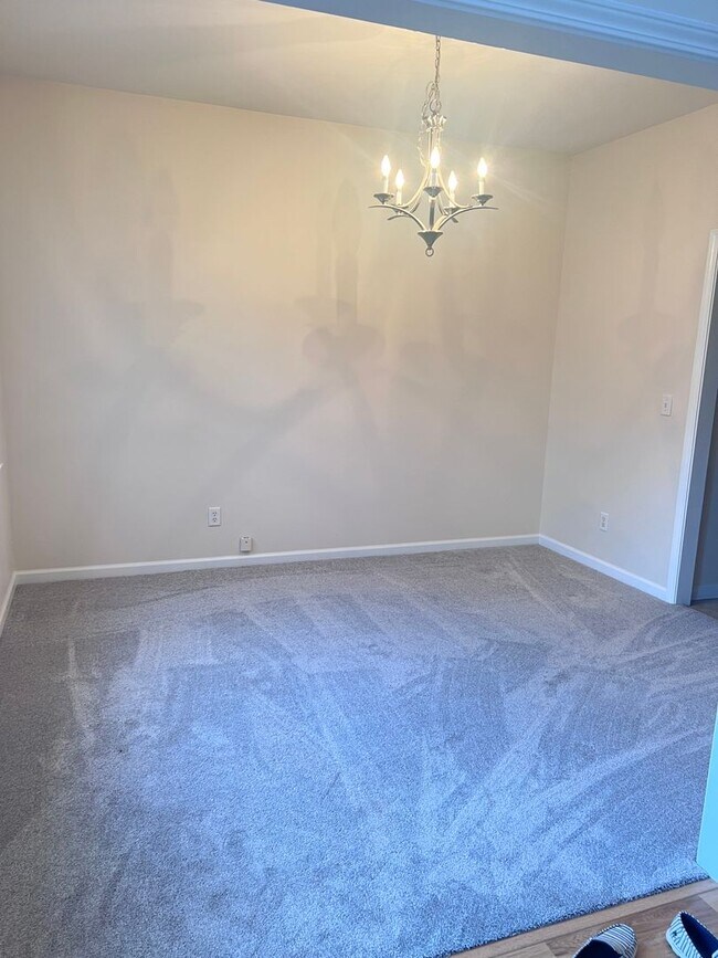 Building Photo - Spacious House in Woodfin/ 4 bedrooms-2.5 ...