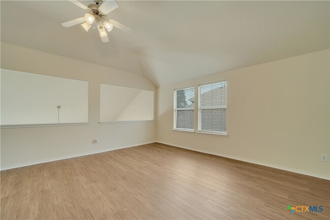 Building Photo - 121 Park Ln