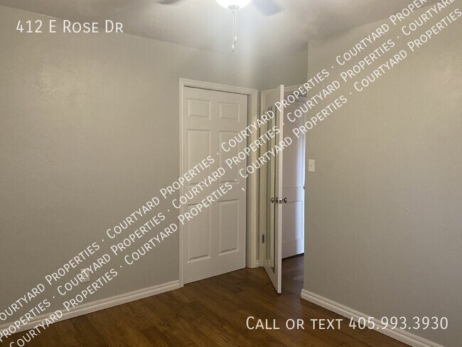 Building Photo - 412 E Rose Dr