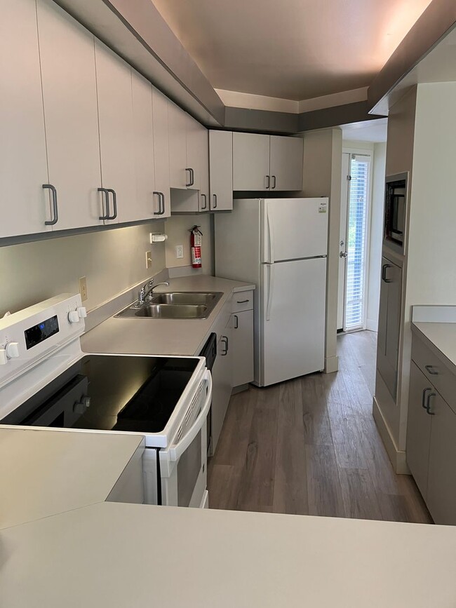 Building Photo - 2 bedroom 2.5 bathroom in Calabash
