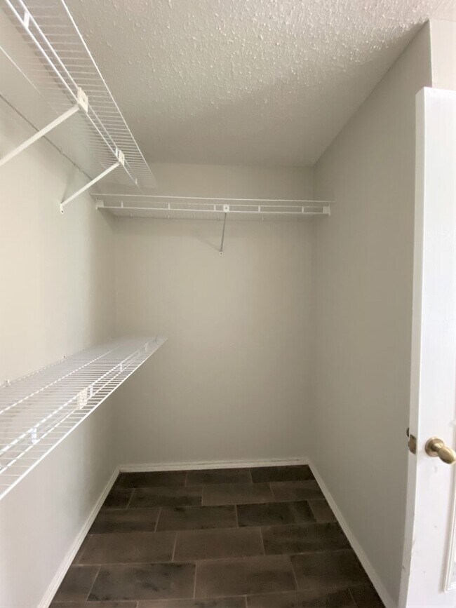 Building Photo - 3Bed/2Bath in Mcallen TX Now Available ( T...