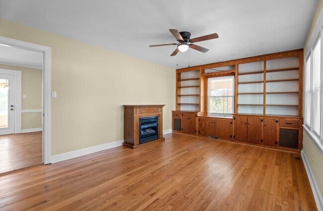 Building Photo - 4149 Woodcrest Rd