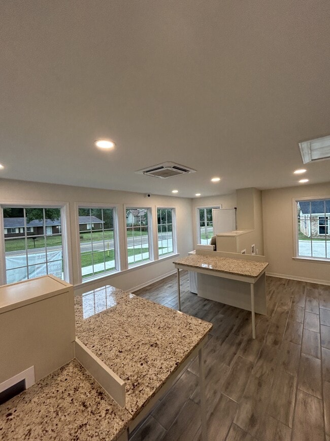 Building Photo - 2515 Kavanaugh Rd