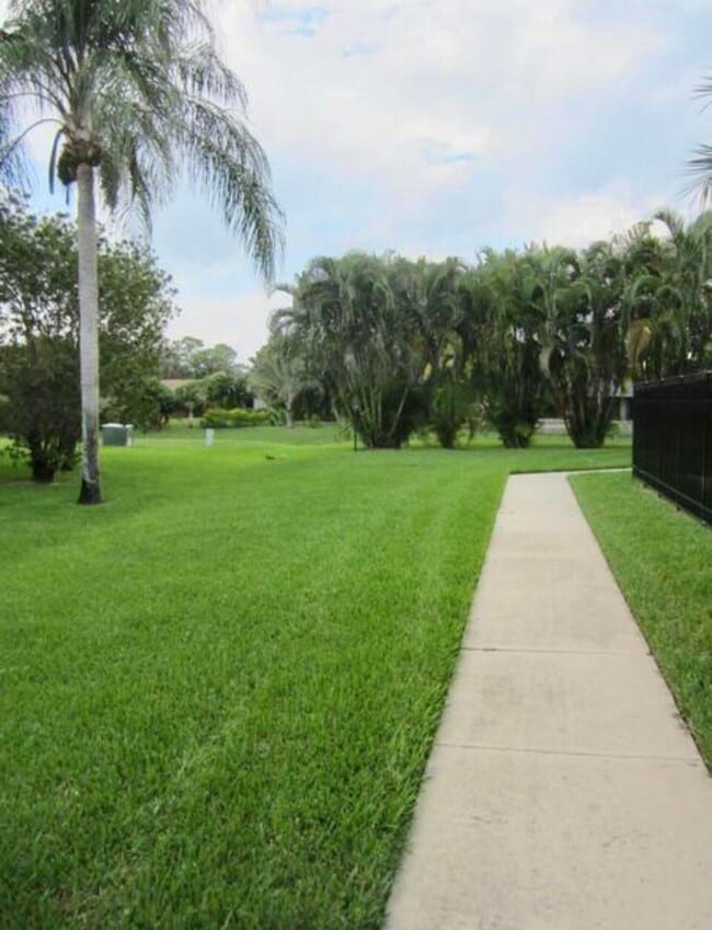Building Photo - 13017 Northshire Trail