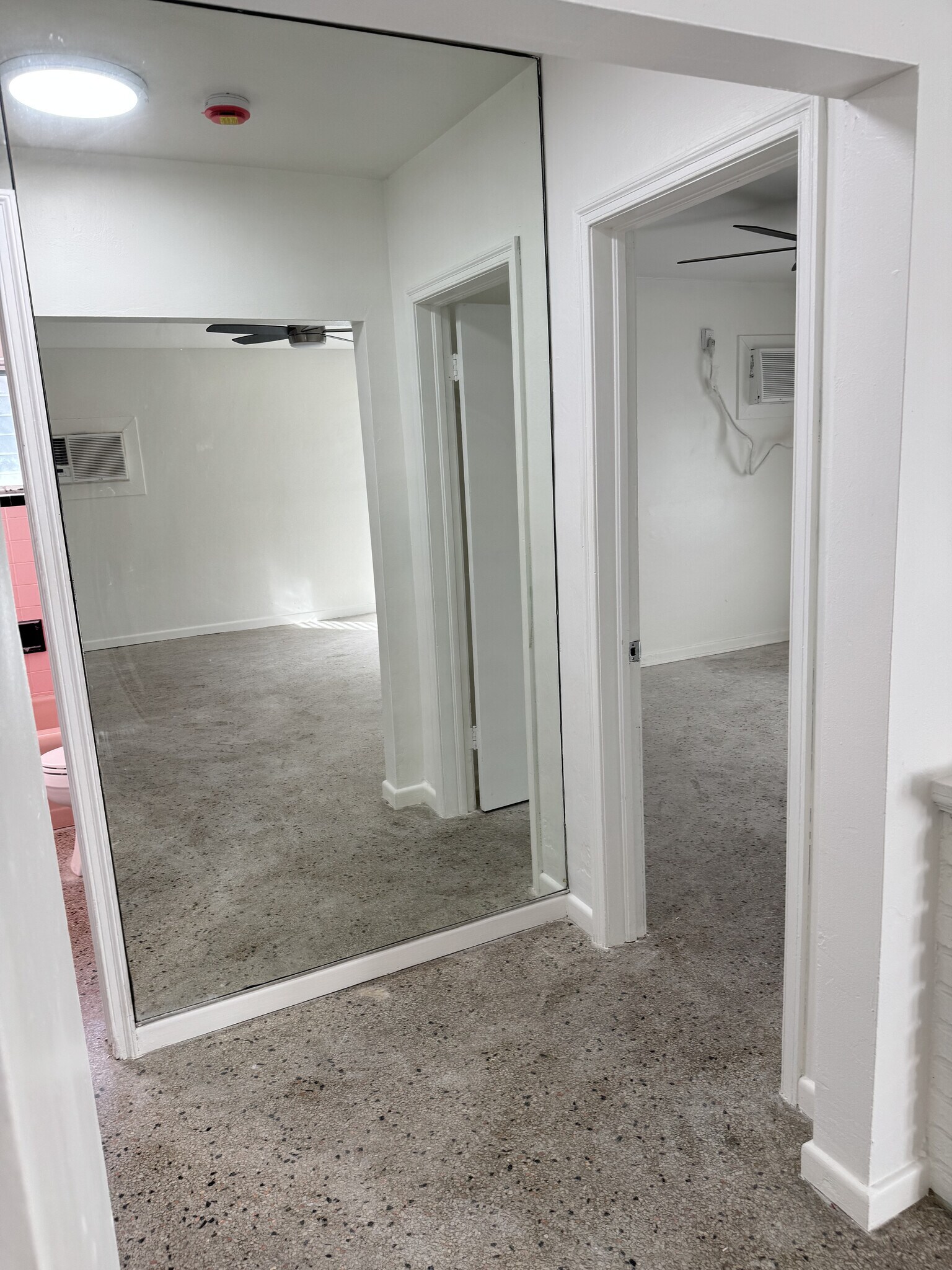 Building Photo - 433 45th St