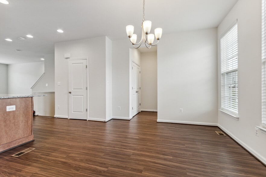 Dining room3 - 9093 Connor House Rd