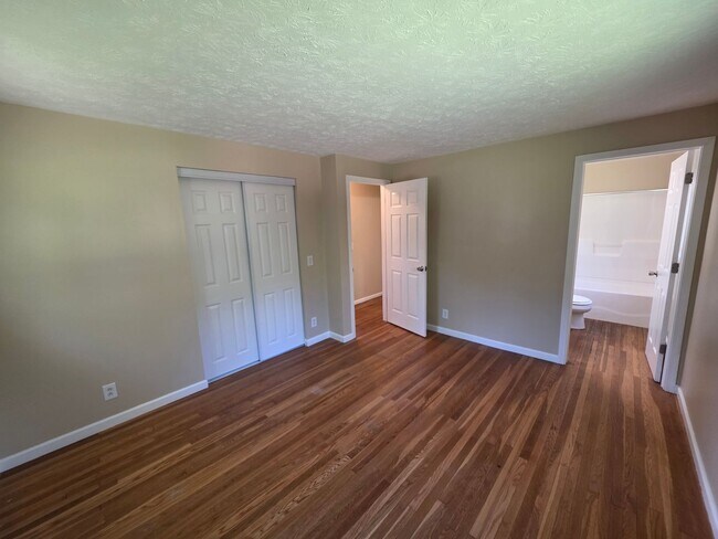 Building Photo - 32 Golden Rod Ln