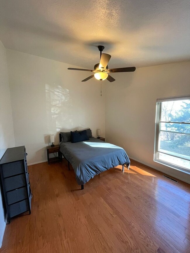 Building Photo - Reduced Rent - 2bd/1.5ba Laminate flooring in Niwot - Avail. June 2026