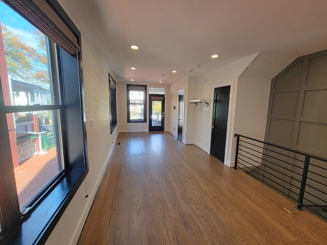 Building Photo - 724 Taylor St NW