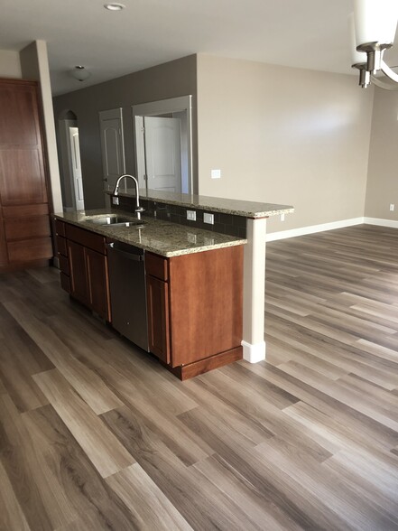 Building Photo - 8805 Juanita Dr