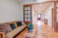 Building Photo - 376 Grandview Dr