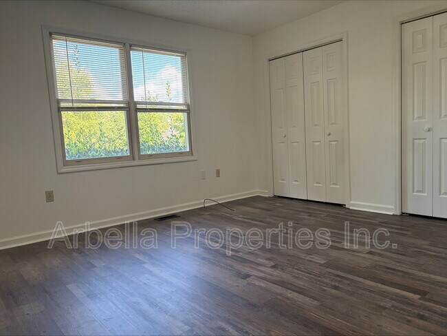 Building Photo - 119 Rowe Ln